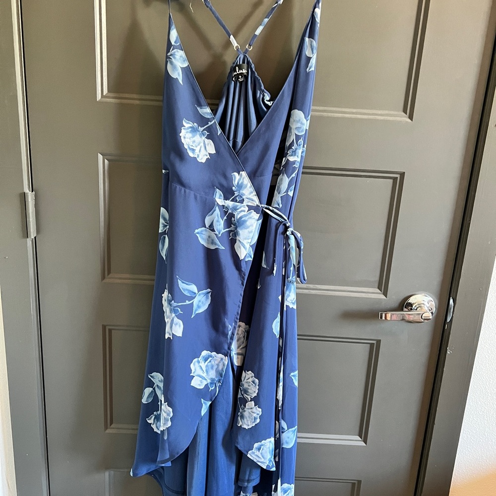 Lulu’s blue floral wrap dress